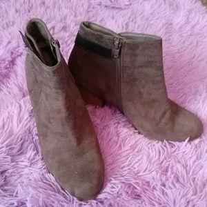 Grey boot wedges